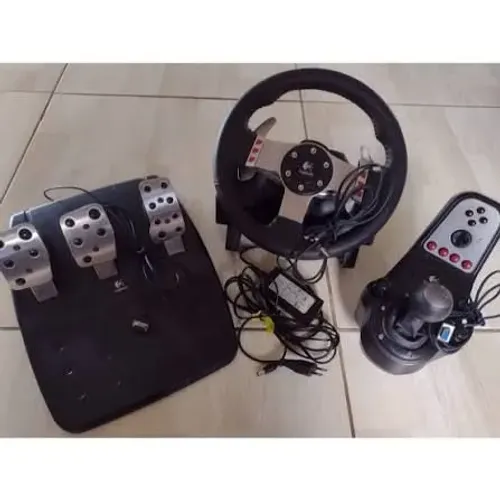 Vendo um volante g27 logitech pc e ps3 aceito trocas