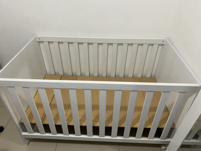 Berço infantil semi novo