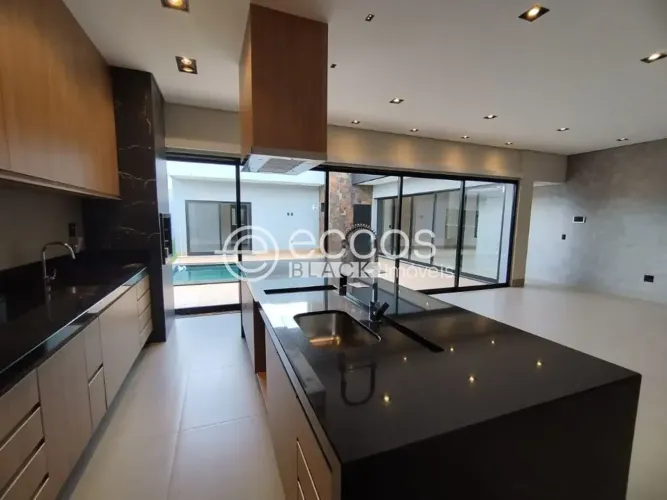 Casa em condomínio à venda, 3 quartos, 3 suítes, Residencial Mário de Almeida Franco - UBE