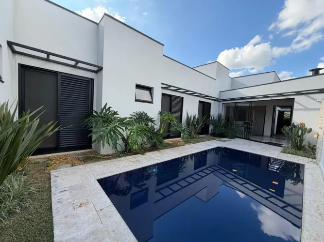 Casa à venda em Indaiatuba, Caldeira, com 3 suítes, com 193 m², Condomínio Residencial Evi