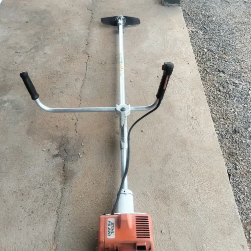 Roçadeira Stihl FS 220