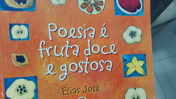 Livro Poesia é fruta doce e gostosa