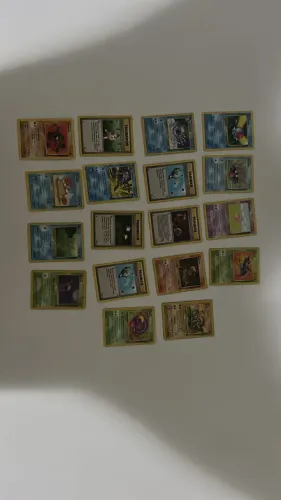 18 cartas antigas e diferentes de Pokémon: Coleção Fossil ( quase 1/3 da coleção)