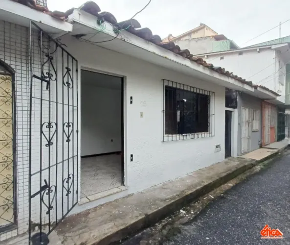 Casa á Venda com 02 quartos | Em ótima localização no bairro do Umarizal - Sem vaga de gar
