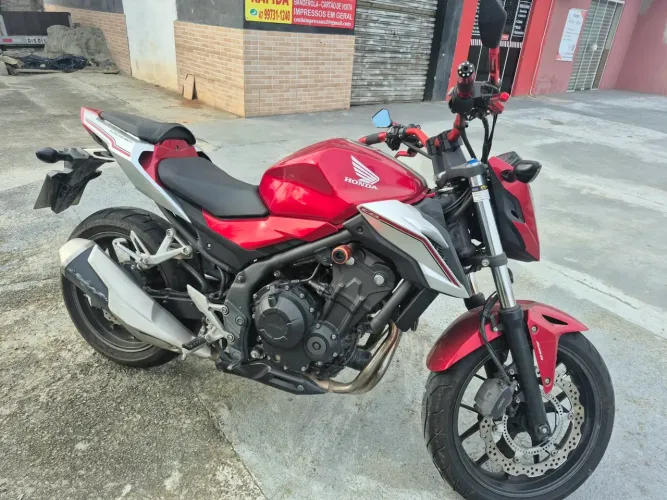 Honda CB500F.
