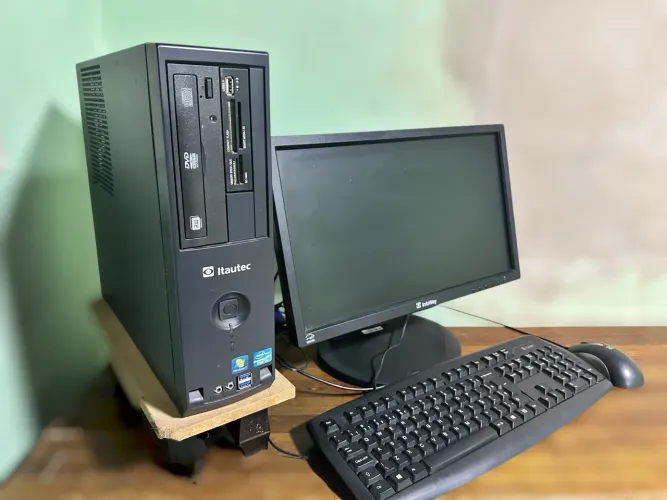 COMPUTADOR DESKTOP INTEL CORE i5 - 8GB RAM + HD 466GB