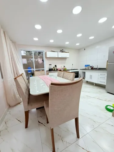 Vendo linda casa reformada de 3 dorms no condomínio  Villa Europa
