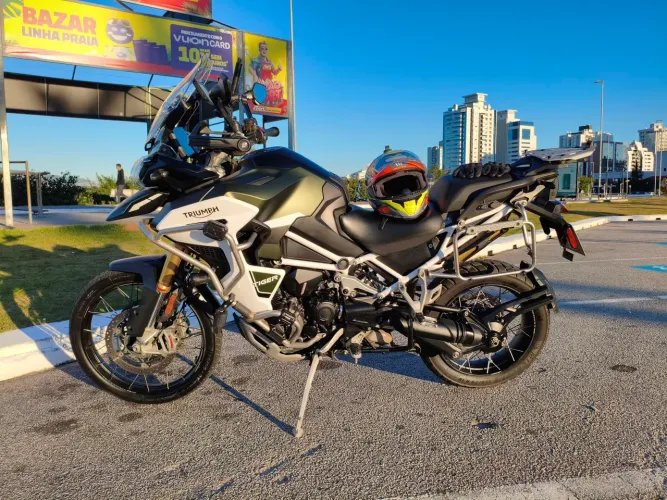 Triumph Tiger 1200 Rally Explorer 2022 - com Baús