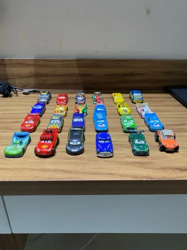 Título: Coleção 24 Carrinhos Disney Pixar Carros 1 e 2 - Corredores e Personagens