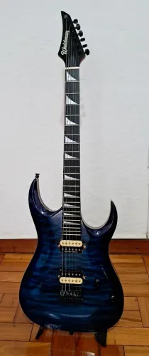 Guitarra superstrato cap Avancini com Pedal Boss