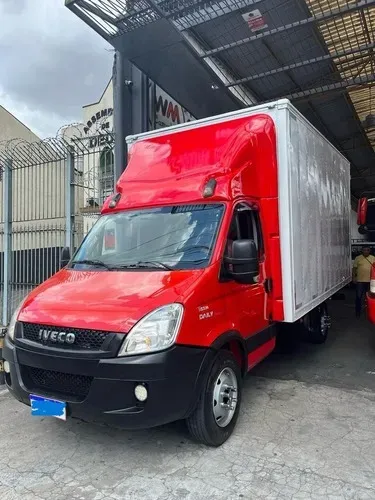 Iveco daily 35s14 baú seco 2018