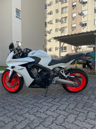 Moto para pessoas exigentes. Abaixo da fipe.