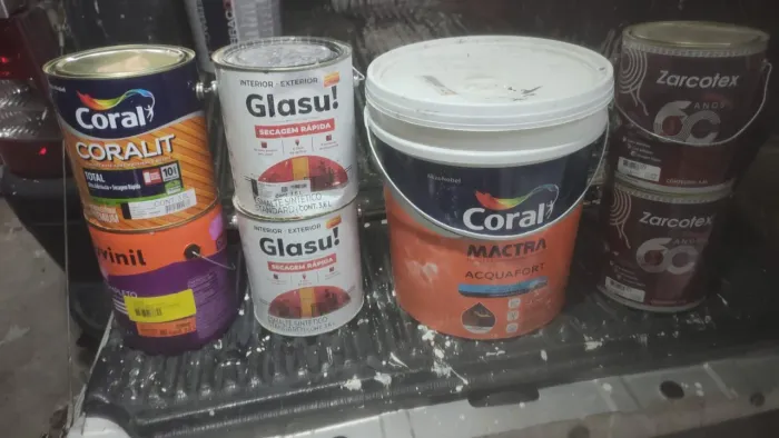 Esmalte, tinta, zarcão e impermeabilizante 