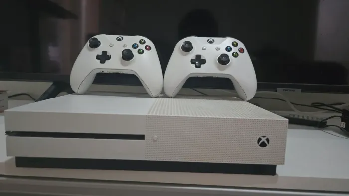 XBOX ONE 500GB +2 CONTROLES