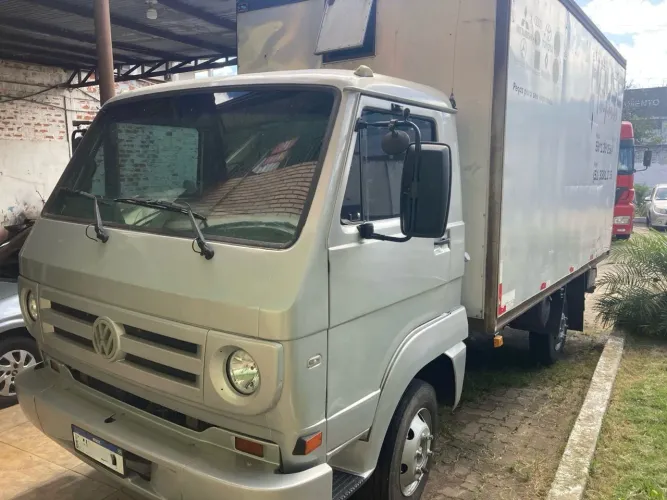 VENDO CAMINHÃO VOLKSWAGEN COM BAÚ