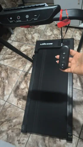 Vendo uma esteira semi nova valor 1.200 reais *