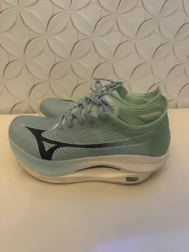 Vendo Tênis MIZUNO (de placa)