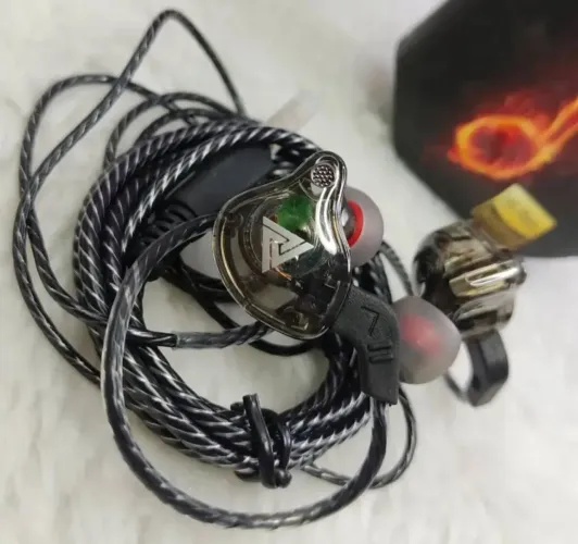 Fone de Ouvido QKZ AK6 para retorno de palco.