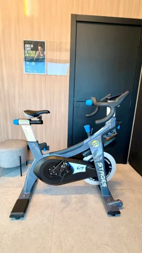 Bicicleta Spinning Profissional Stages SC3 com Power Meter e Monitor