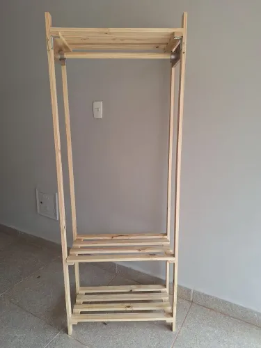 Vendo arara de roupas com sapateira