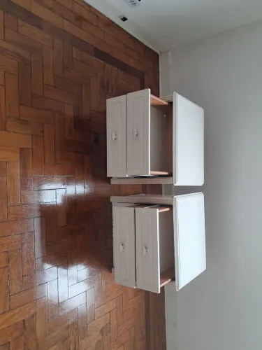 Criado mudo com 3 gavetas ( 2 peças) na bela vista