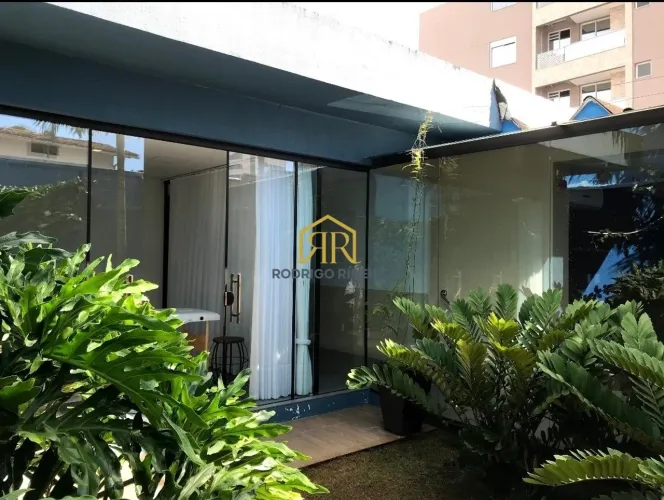 CASA- 336 m2- TRINDADE