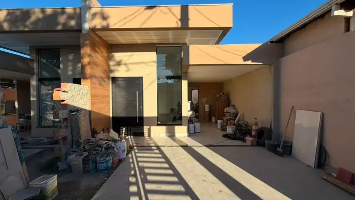 Casa com 3 quartos sendo 1 suíte 2 semi-suítes 3 banheiros 2 vagas