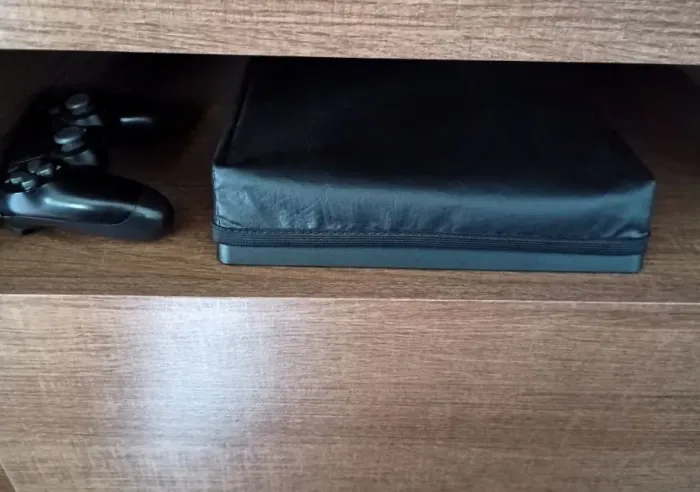 Vendo ou troco PS4 slim 1 terá único dono .