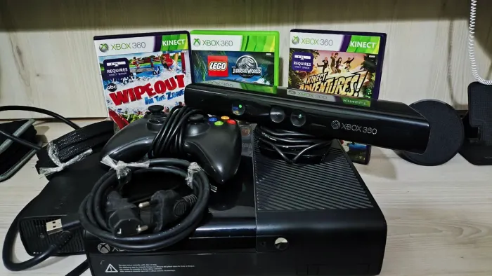 Kit Xbox 360 Super Slim com Kinect, 5 Jogos e Expandido 64GB - Perfeito Estado