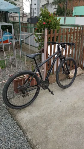 Vendo bicicleta de marchas e freio a disco