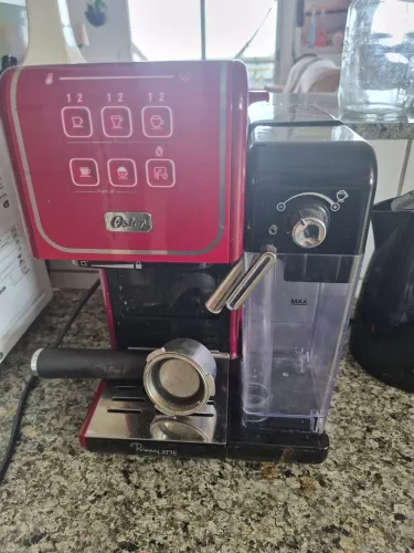 Cafeteira Oster PrimaLatte Touch Vermelha 220V - Seminova - R$ 500<br>