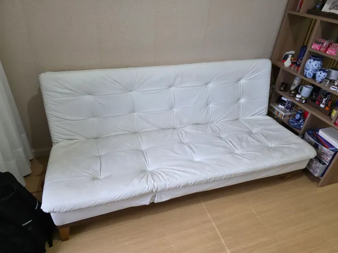 Sofa cama em corino