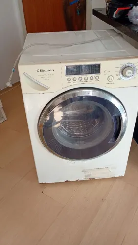 Lava e seca Electrolux 9 kg usada 