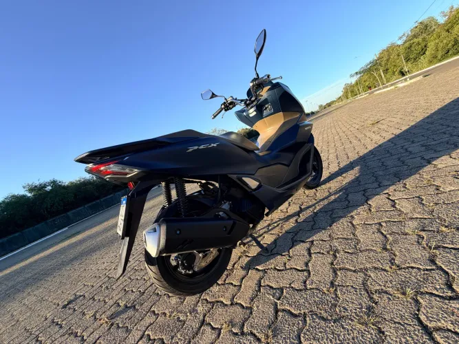 Honda PCX 160 DLX ABS com APENAS 7.800km rodados! Moto praticamente nova