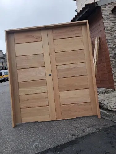 Porta dupla madeira tauari