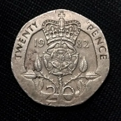 Moeda Inglaterra 20 Pence 1982 Rainha Elizabeth II - Primeira Emissão - Rosa Tudor