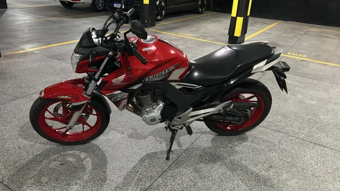 Moto twister 2021/2021 com abs chave reserva e manual