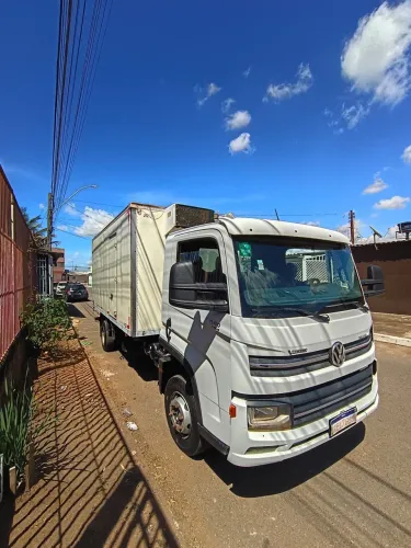 Caminhão Volkswagen 11-180 - Ano 2022 - Único Dono