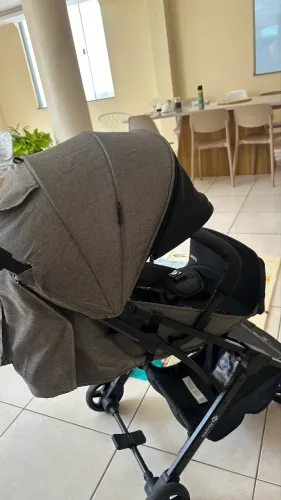 Carrinho de bebê 1 mês de uso