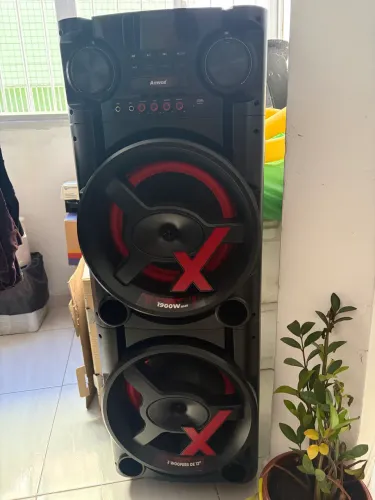 Caixa de Som 1.900 W RMS