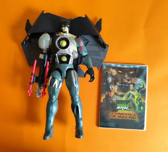 Boneco makino vilão do max steel com dvd