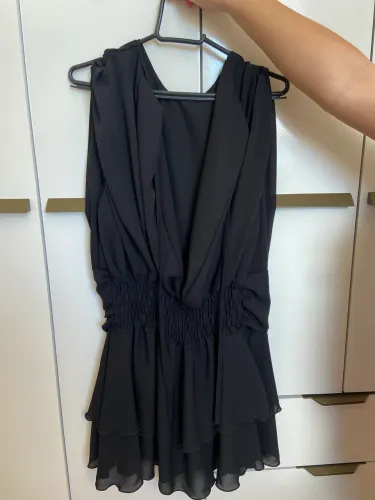 VESTIDO PRETO ACINTURADO