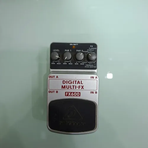 Pedal Behringer Digital Multi-fx FX600 (vários efeitos)