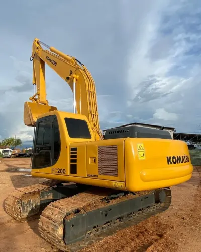 KOMATSU PC 200