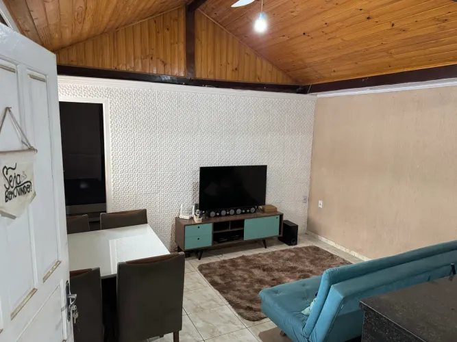 Vendo casa independente, completa, mobiliada e pronta para morar a 500 metros da praia