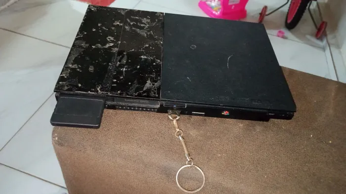 Vendo Playstation 2 com 4 controles