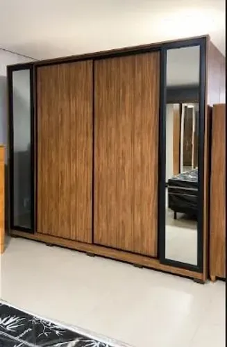 Guarda roupa Laredo