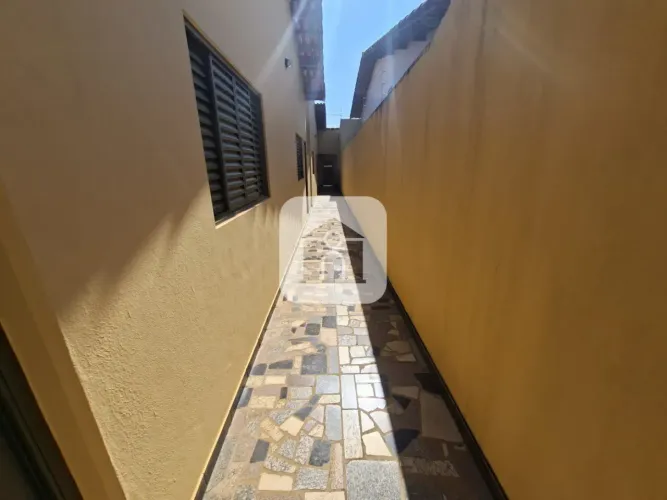 Casa com 60m² para locação no bairro Saraiva