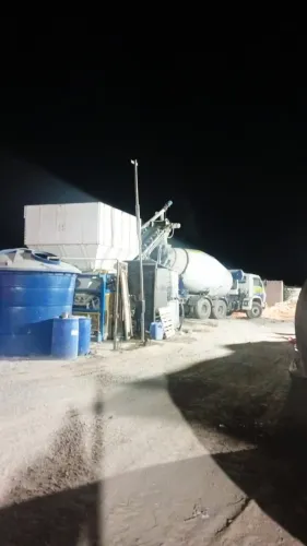 Usina de concreto, Caminhão Betoneira, Silo de Cimento 32T e Restroescavadeira