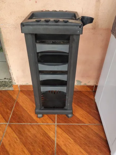 Carrinho auxiliar para salão